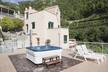 La Dolce Vita Residence Maiori 4*,